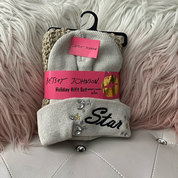 NEW Betsey Johnson Beige Jeweled Star Knit Hat & Infinity Scarf Set - Picture 7 of 8
